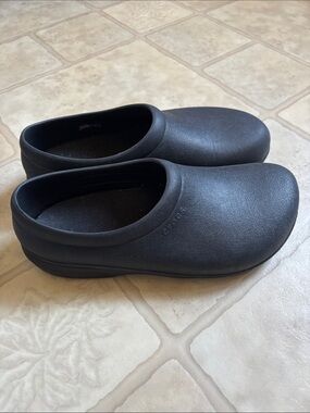 CROCS Unisex On the Clock Slip-On Work Clogs WOMEN'S Sz 9/ MEN'S Sz 7
